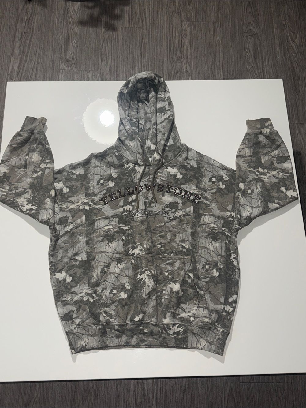 Yellowstone Series Women's Camo Yellowstone Graphic Pullover Sweatshirt Size S